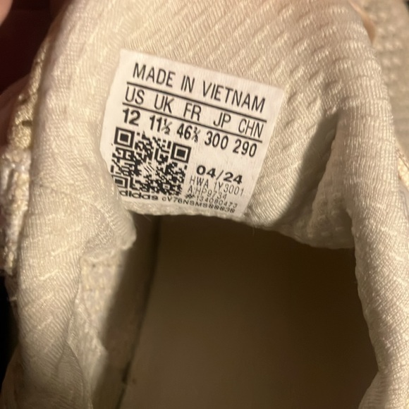 Like new ultraboost 4d. Selling for around $300 on most sites. - Picture 5 of 7